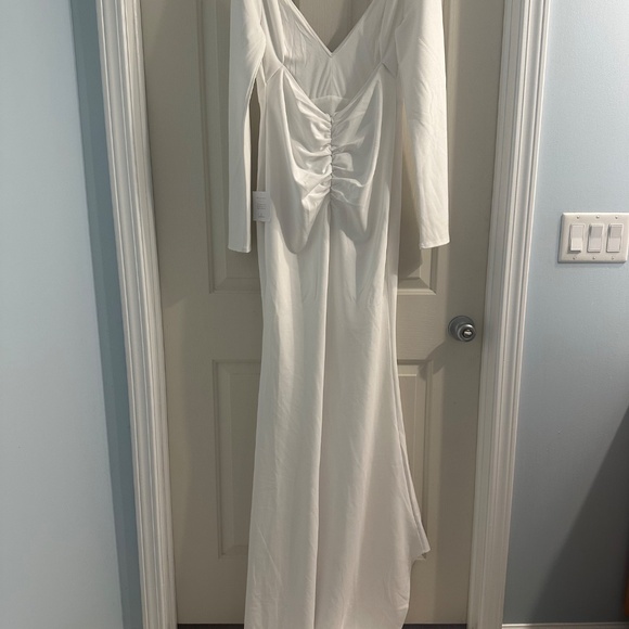 Extravagant Love White Backless Long Sleeve Ruched Maxi Dress - Picture 5 of 5